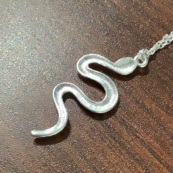 Boutique NEW - shiny fashion silver color necklace - Picture 3 of 4